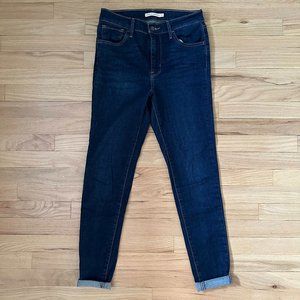Levi’s 720 High Rise Super Skinny - Size 27